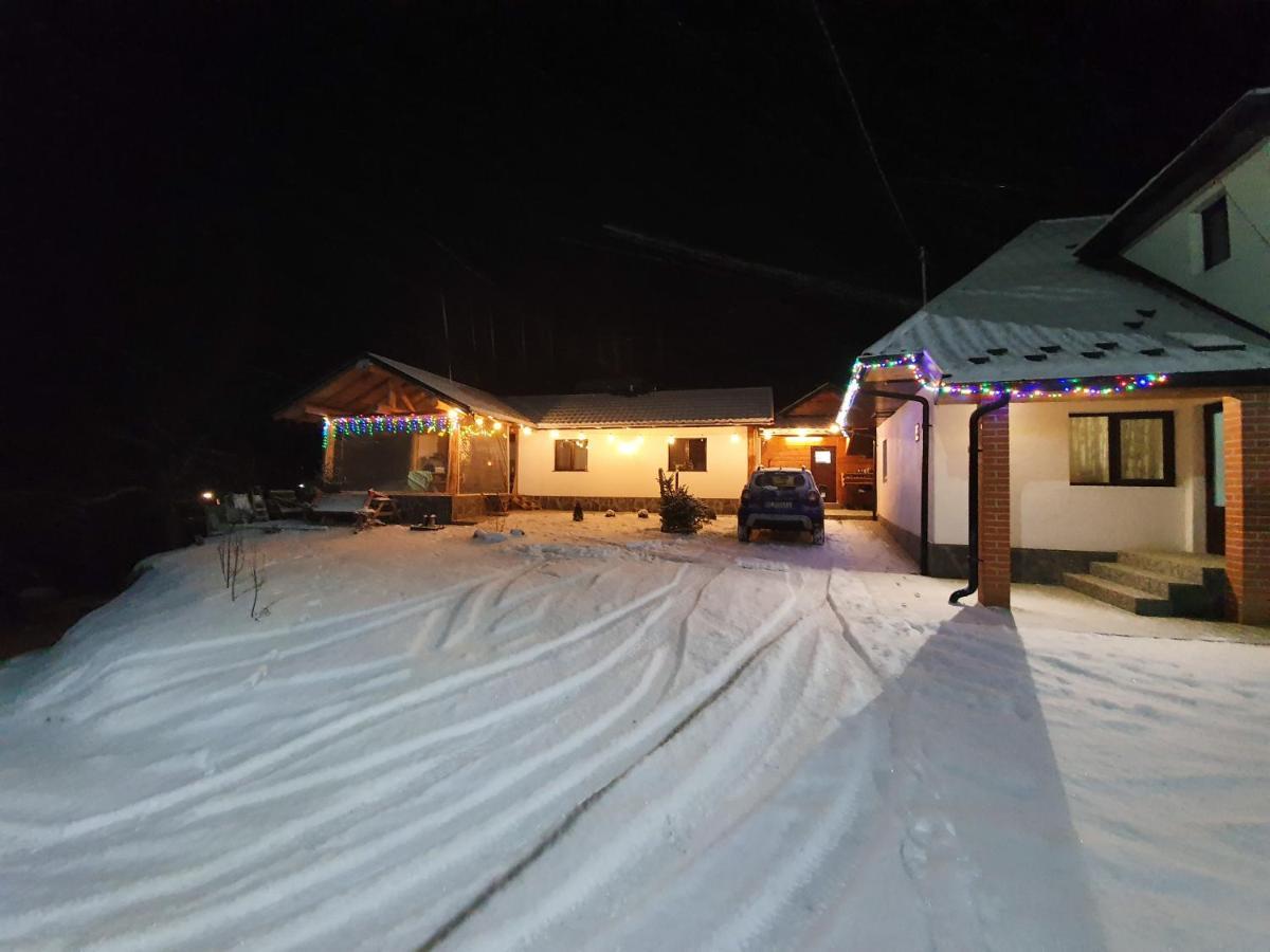 Casa Axa Otel Paraul Carjei Dış mekan fotoğraf